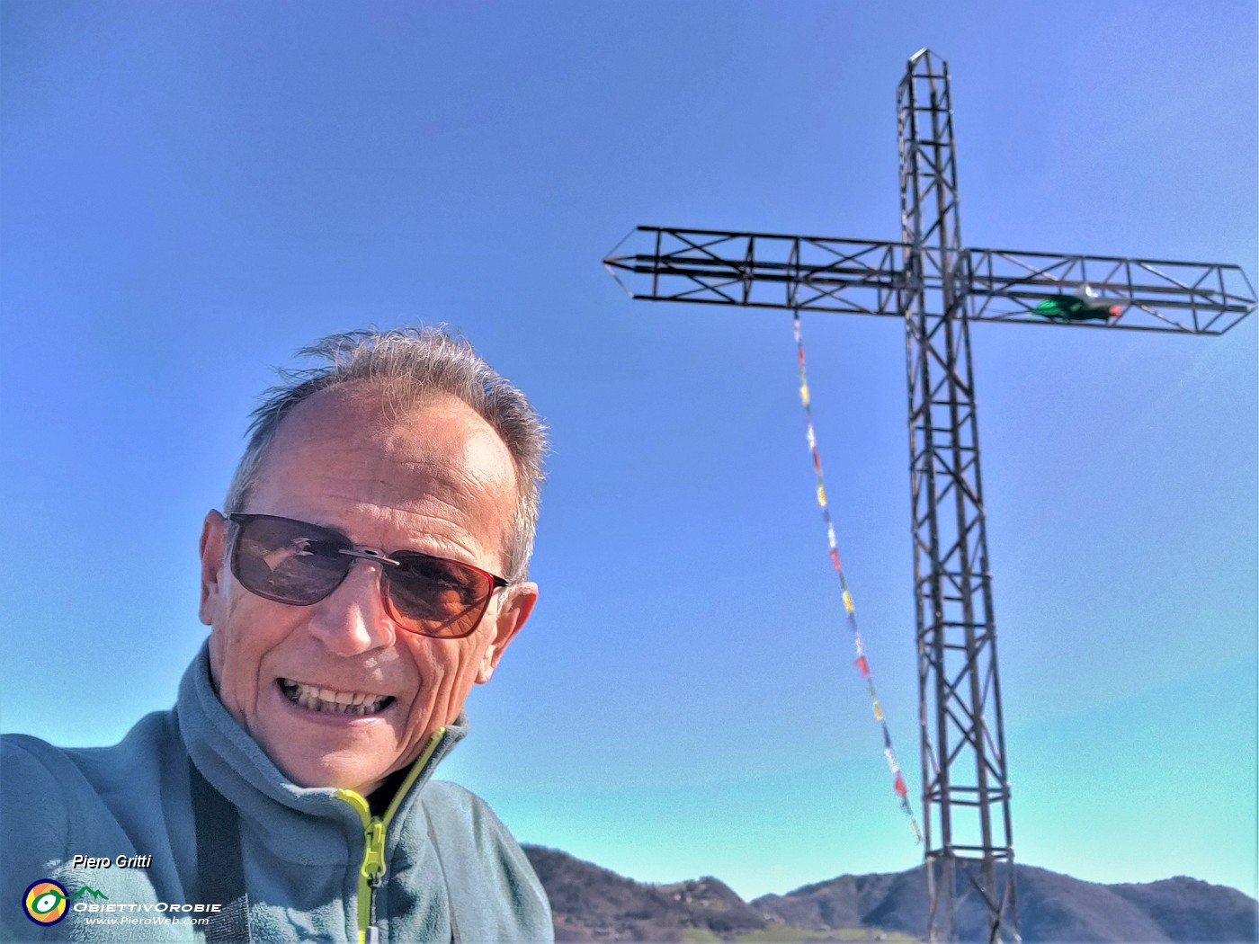 63 Alla croce di vetta del Pizzo di Spino (958 m).jpg